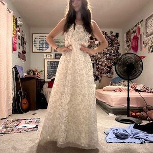 NEVER WORN white prom dress & blue flowers, tie back fits like a small